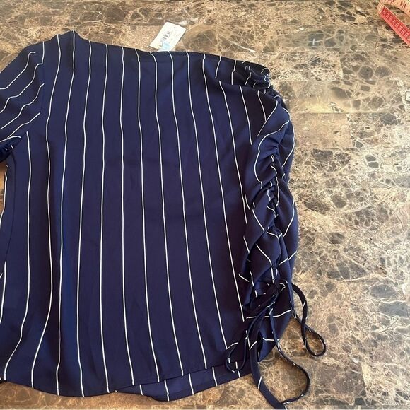 Belle Sky One Shoulder Pinstripe Blouse Size Large Blue & White - Picture 9 of 10